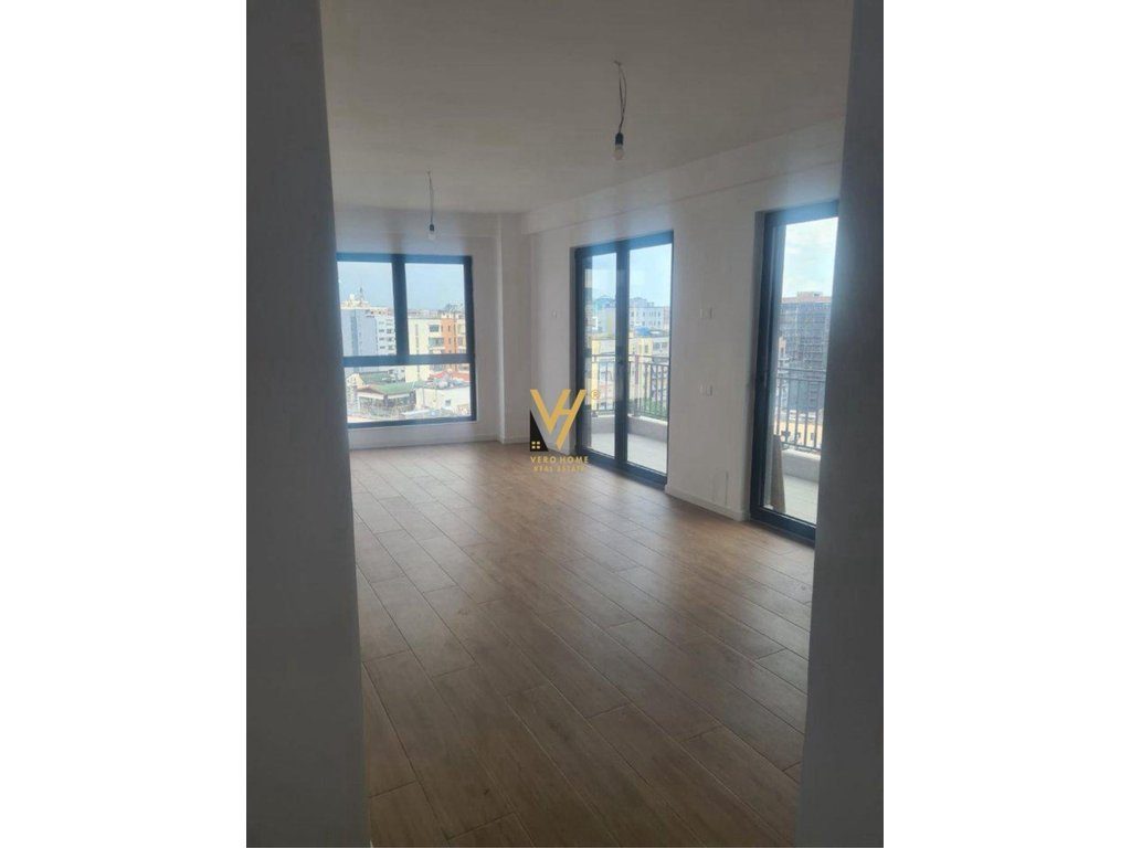 JEPET ZYRE 75M2 ME QERA TEK RR.TEFTA TASHKO 700 EURO
