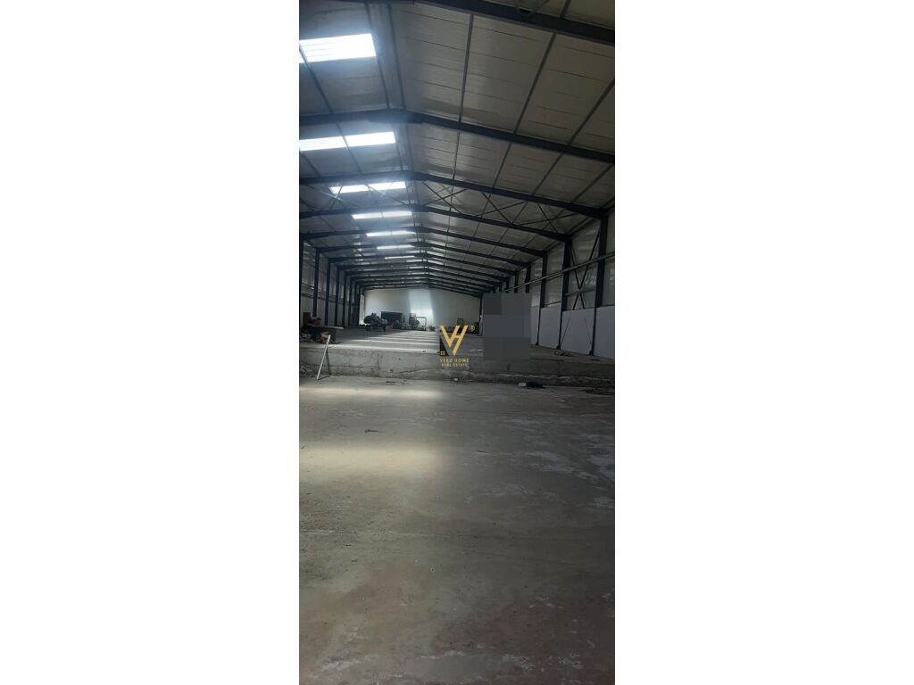Jepet Ambient Biznesi me qera ne Elbasan 2200 m2