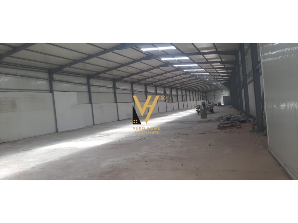 Jepet Ambient Biznesi me qera ne Elbasan 2200 m2