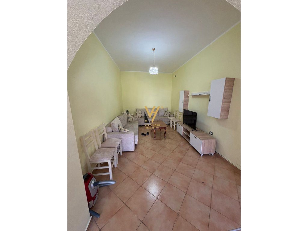 JEPET APARTAMENT 1+1 ME QIRA NE VASIL SHANTO 50.000 LEKE