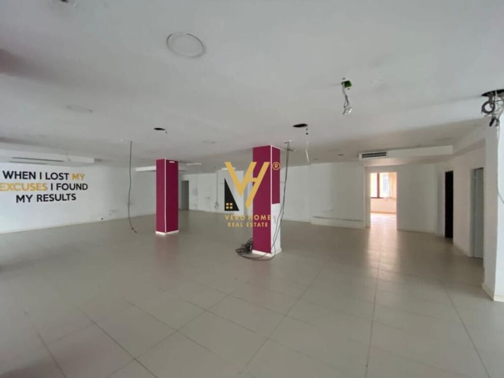 Jepet zyre me qera te Blloku 570 m2 4