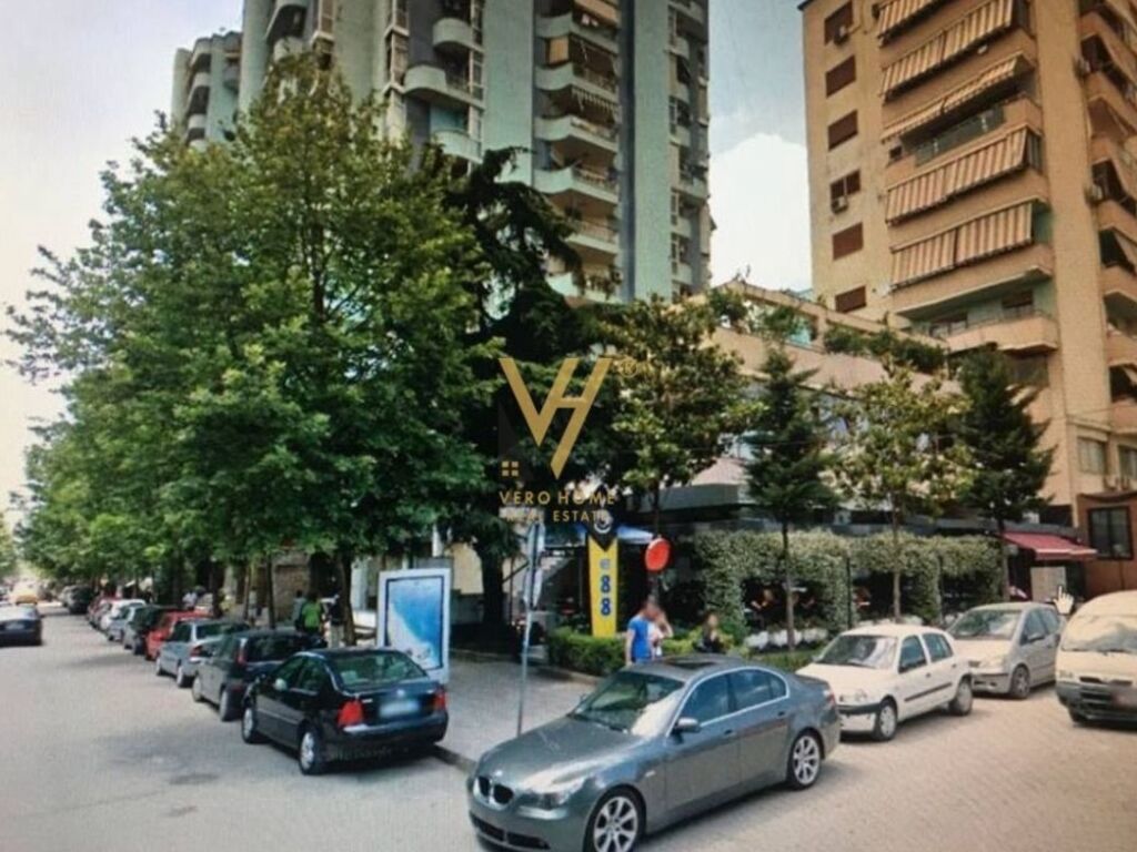 Jepet dyqan me qera te Ish Ekspozita Sot 56 m2