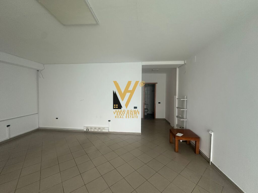 JEPET ZYRE 70 M2 ME QERA TE SELVIA 500 EURO