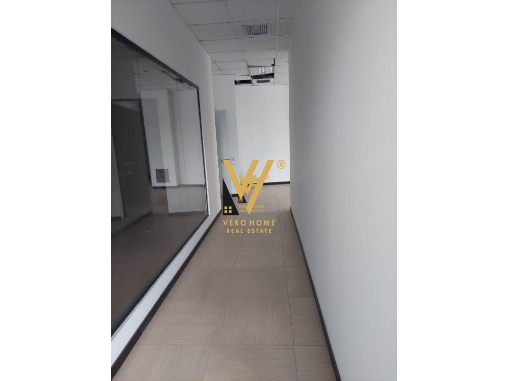 JEPET ZYRE 230 M2 ME QERA TE PALLATI ME SHIGJETA 2.800 EURO