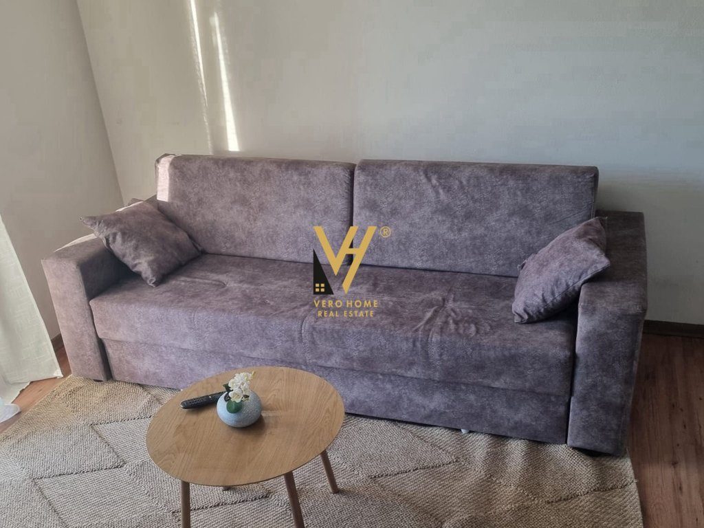 JEPET HYRJE 1+1+BLK ME QIRA TE RRUGA KUVAJT 45.000 LEKE