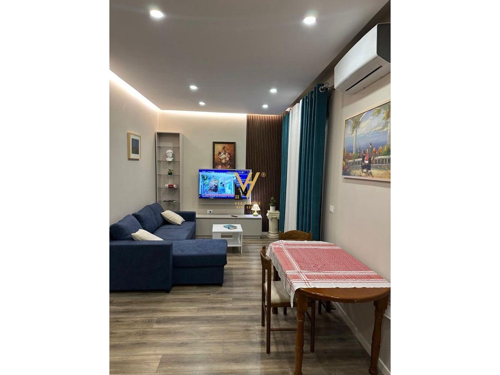 JEPET APARTAMENT 1+1 ME QIRA TE PAZARI I RI 550 EURO