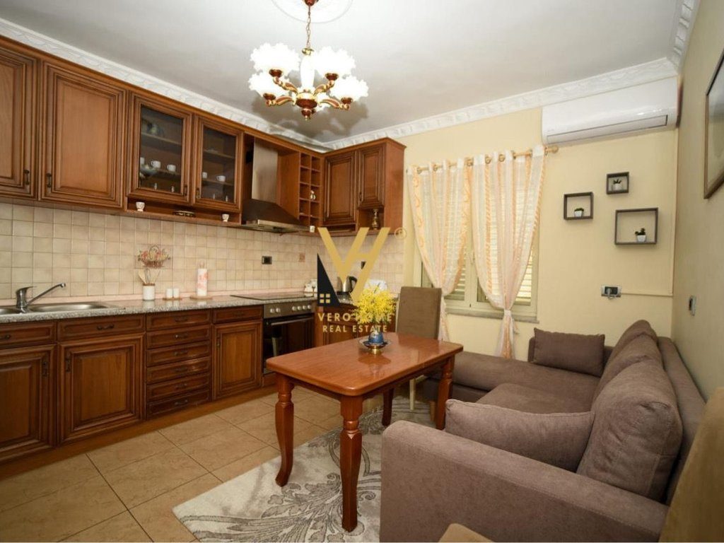 JEPET APARTAMENT 2+1 ME QIRA TE RRUGA FORTUZI 650 EURO 2