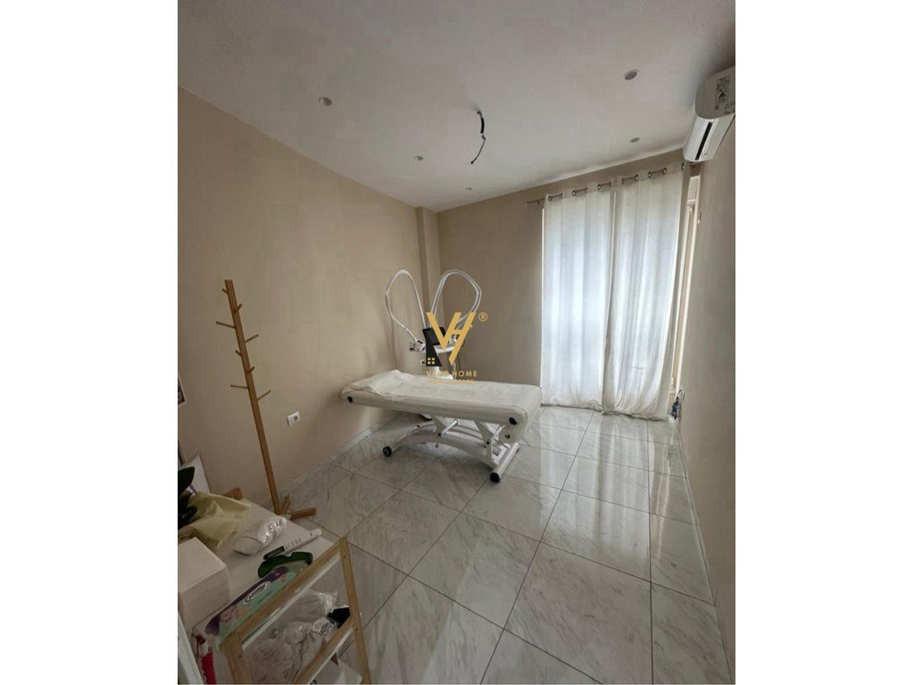 JEPET AMBIENT BIZNESI 70 M2 ME QIRA TE KOMUNA E PARISIT 65.000 LEKE 2