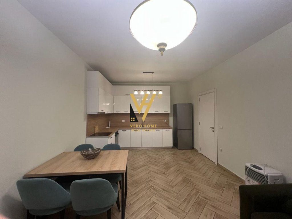 JEPET APARTAMENT 1+1 ME QERA TE RRUGA E DIBRES 50.000 LEKE 2