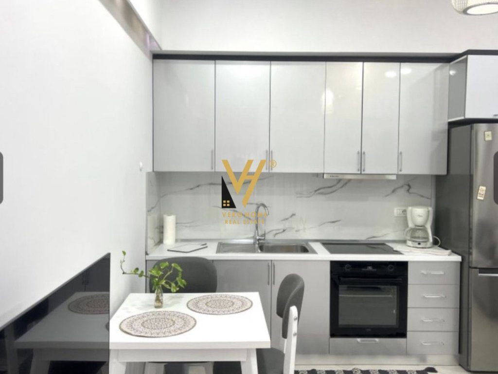JEPET APARTAMENT 1+1+BLK ME QERA TE KOPSHTI BOTANIK 60.000 LEKE 2