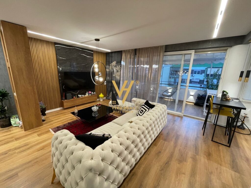 Shitet Apartament 2+1+2+ballkon te Rruga Frosina Plaku 136 m2