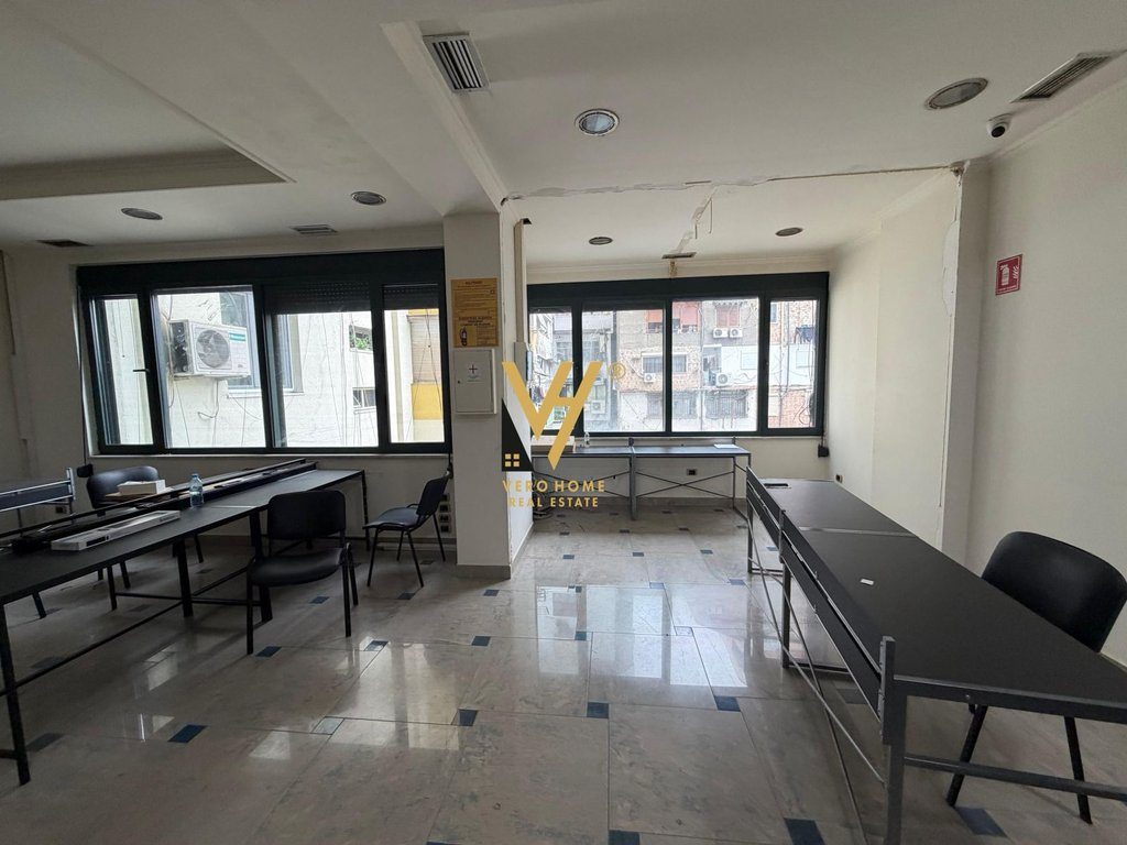 JEPET AMBIENT BIZNESI 350 M2 ME QERA TE SHESHI WILLSON 6.000 EURO 3