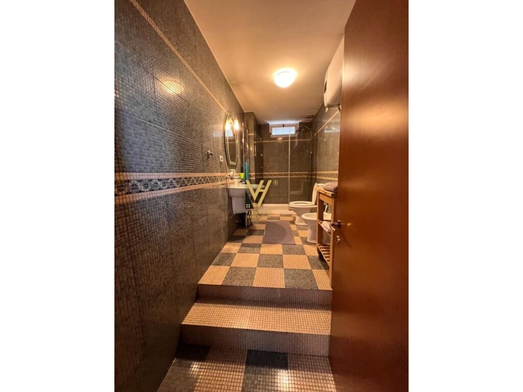 Jepet Apartament 2+1+2 me qera te Kullat Binjake 170 m2