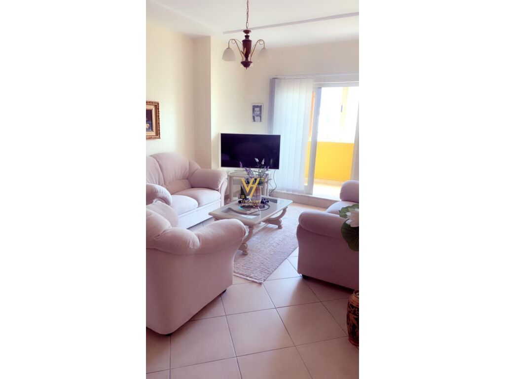 Jepet Apartament 2+1+ballkon me qera te Myslym Shyri 120 m2
