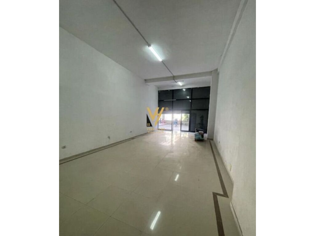 Jepet Dyqan me qera te Nisharaku 55 m2