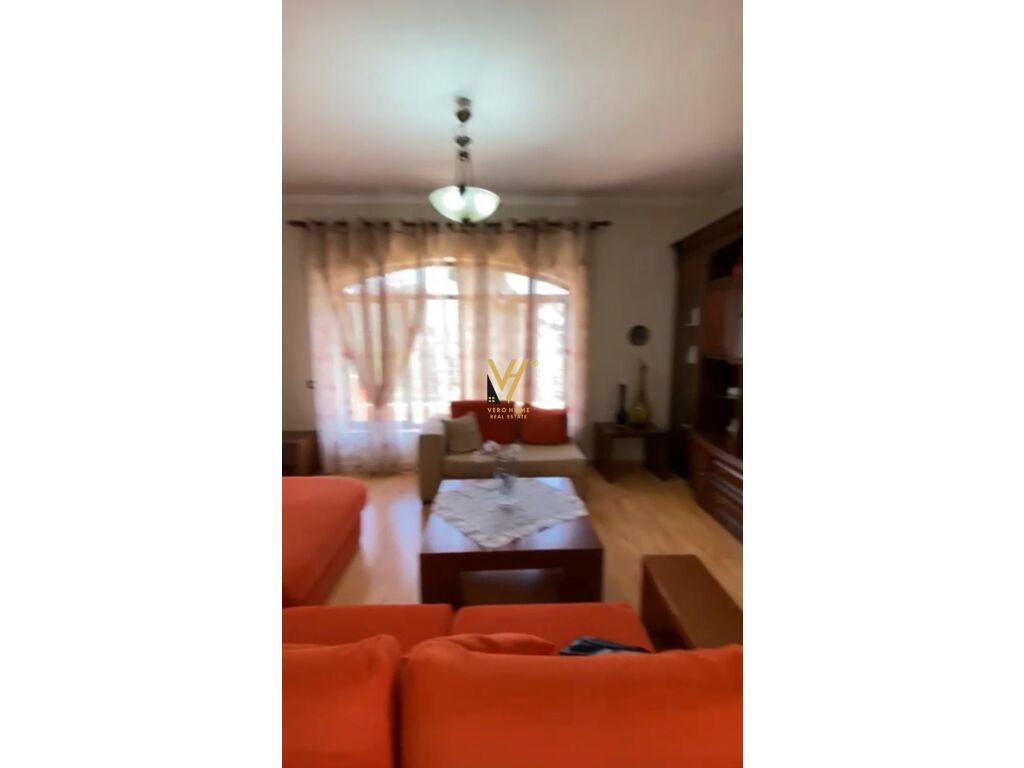 Jepet Apartament 3+1+ballkon me qera ne Qender 130 m2