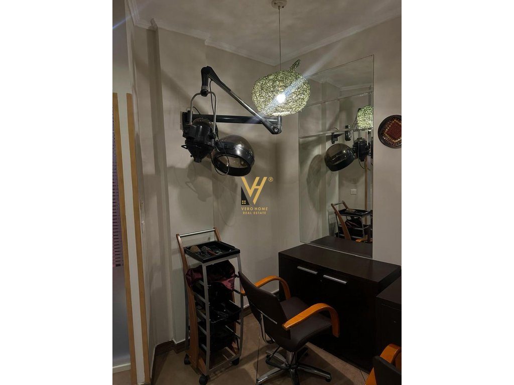 JEPET AMBIENT PARUKERIE 40 M2 ME QERA TE RRUGA E ELBASANIT 400 EURO 2