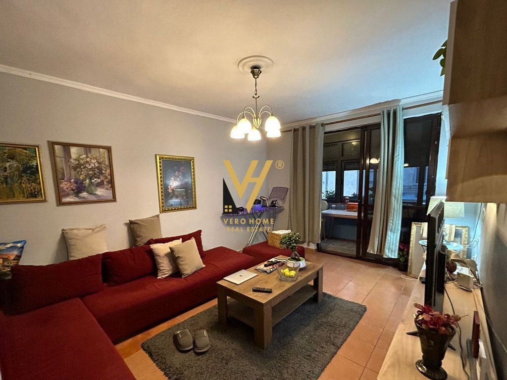 JEPET APARTAMENT 2+1 ME QERA ISH RESTORANT DURRESI 500 EURO 1
