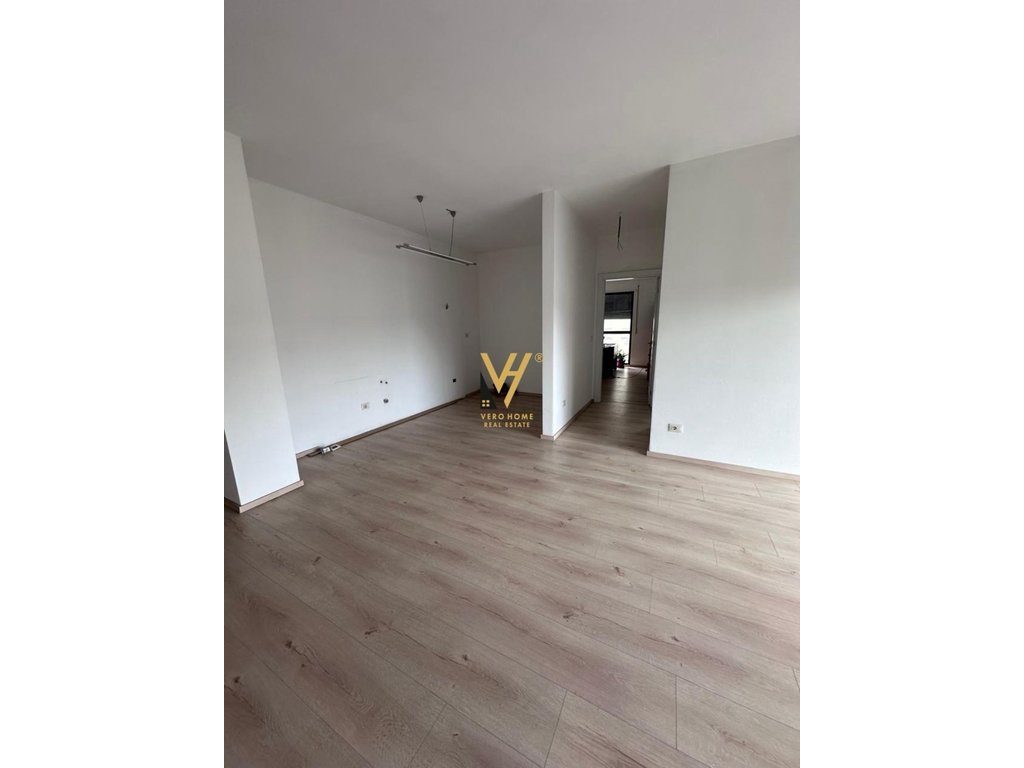 JEPET ZYRE 89 M2 ME QERA TE STACIONI I TRENIT 77.000 LEKE 2
