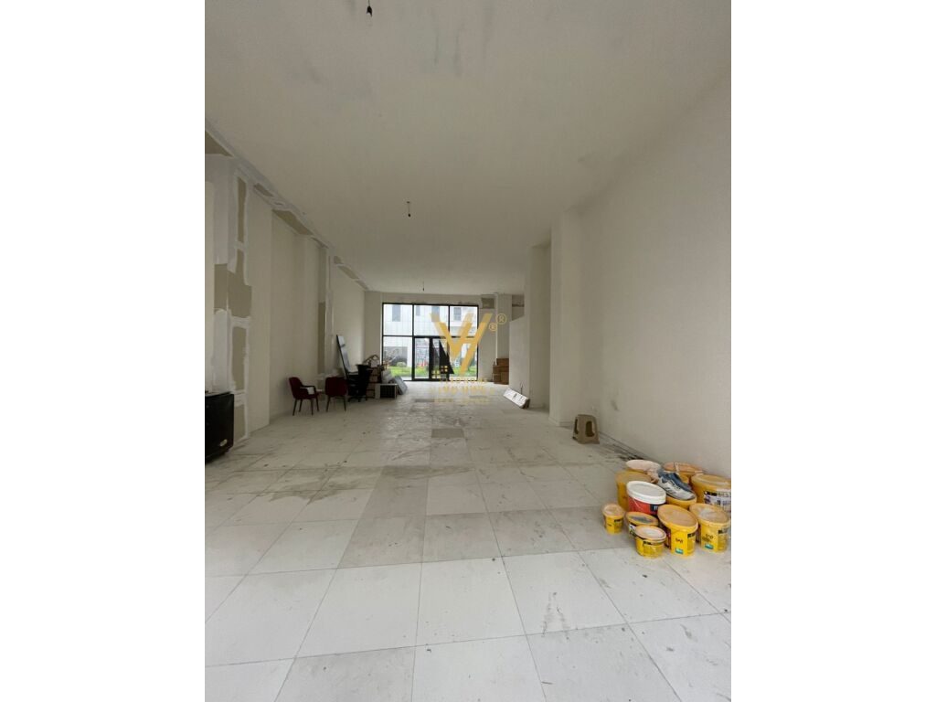 JEPET AMBIENT 127 M2 ME QERA TE PORCELANI 2.300 EURO