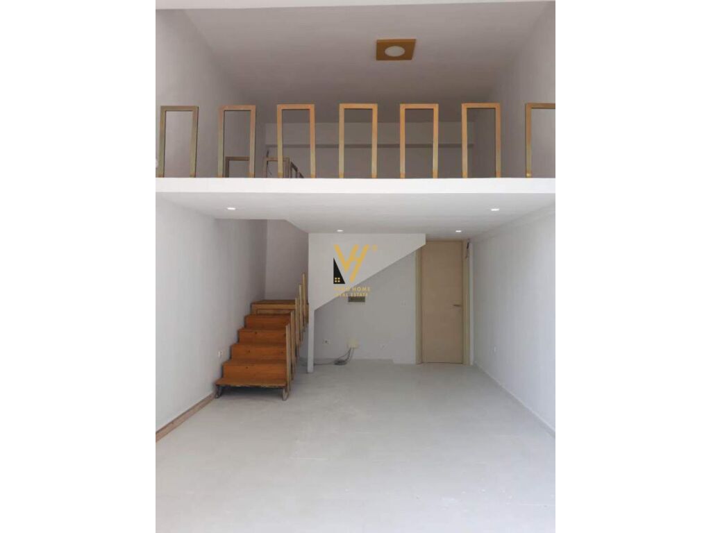 Shitet dyqan te Pallati me Shigjeta 40 m2