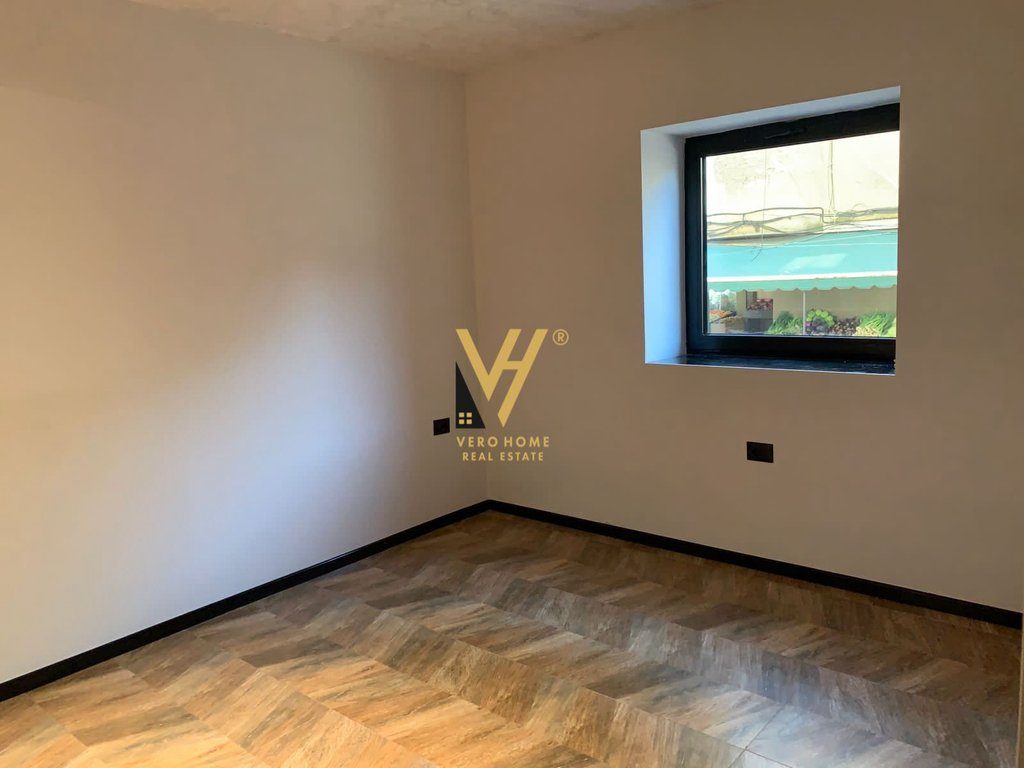 JEPET AMBIENT 85 M2 ME QERA TE STADIUMI DINAMO 100.000 LEKE 3