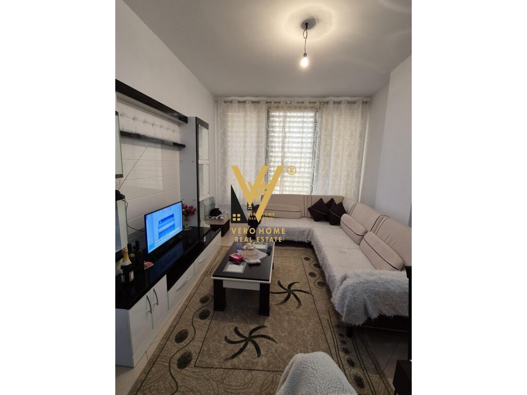 JEPET ZYRE 60 M2 ME QERA NE YZBERISHT 45.000 LEKE 1