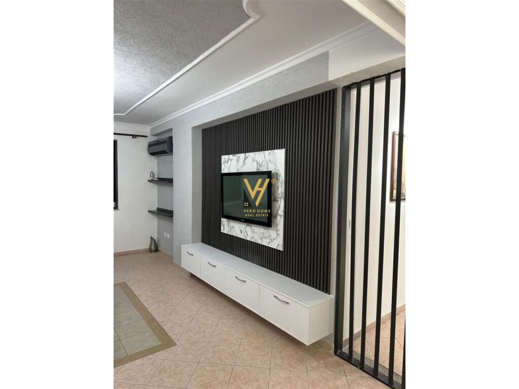 Jepet Apartament 2+1+ballkon te Xhamia e Tabakve 99 m2 3