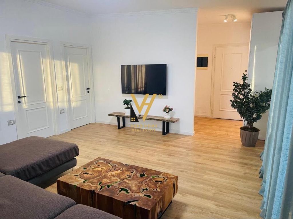 JEPET PENTHOUSE 2+1+VERANDE ME QERA NE BLLOK 1.400 EURO 2