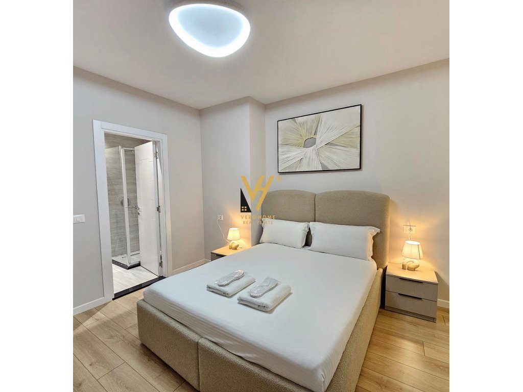 JEPET APARTAMENT 2+1+2+ VERANDE ME QIRA NE BLLOK, FAKULTETI I DREJTESISE 1.300 EURO 3