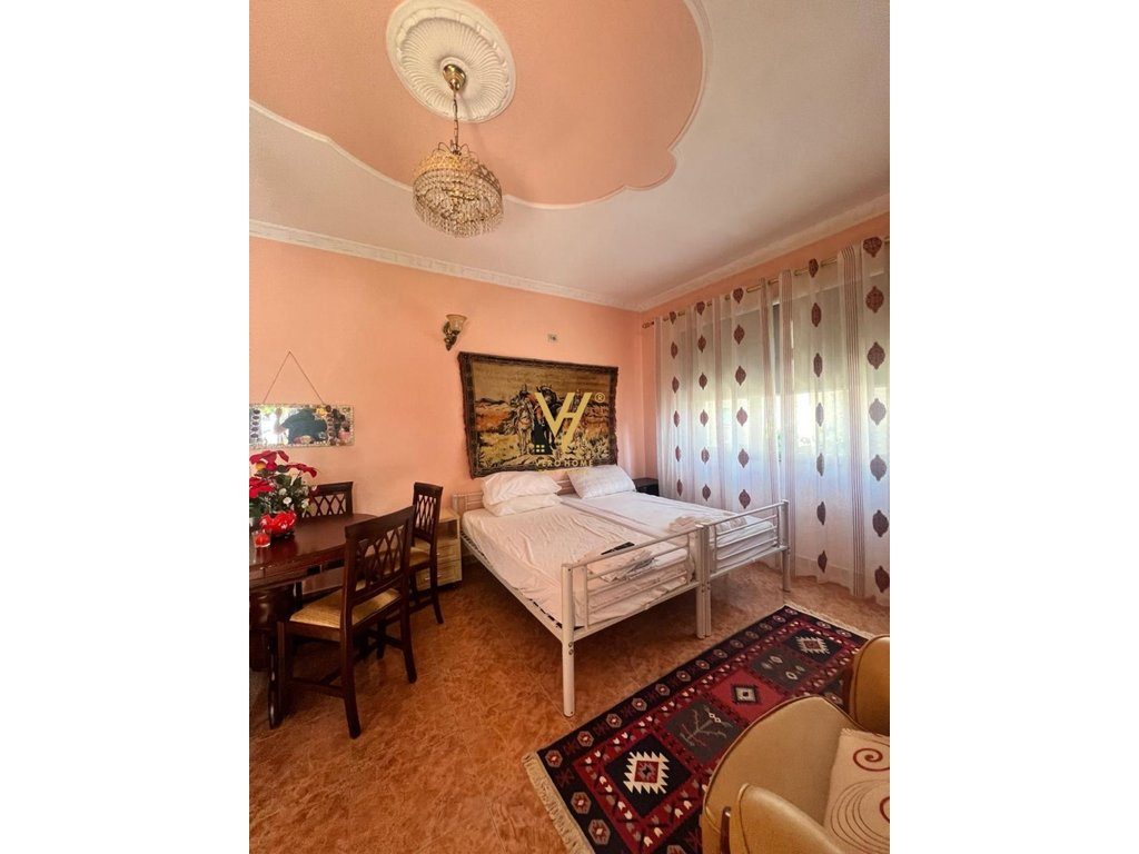 JEPET HYRJE 3+1 ME QERA TE SHALLVARET 1.500 EURO 4