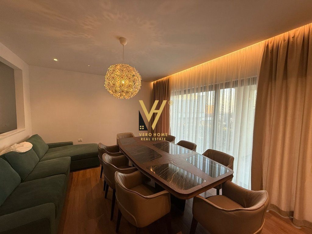 JEPET APARTAMENT 2+1+VERANDE ME QERA TE O2 RES, FARKE 1.300 EURO