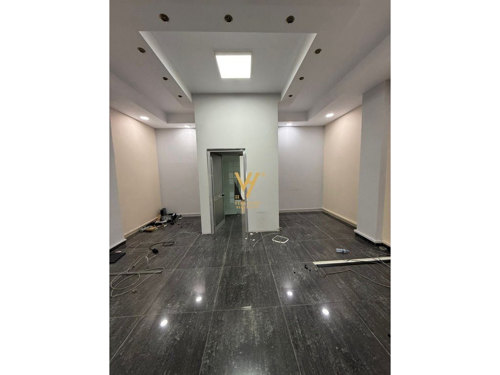 JEPET AMBIENT BIZNESI 75 M2 ME QERA NE ASTIR 60.000 LEKE 2