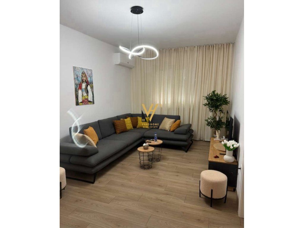 JEPET APARTAMENT 2+1 ME QERA NE QENDER 950 EURO
