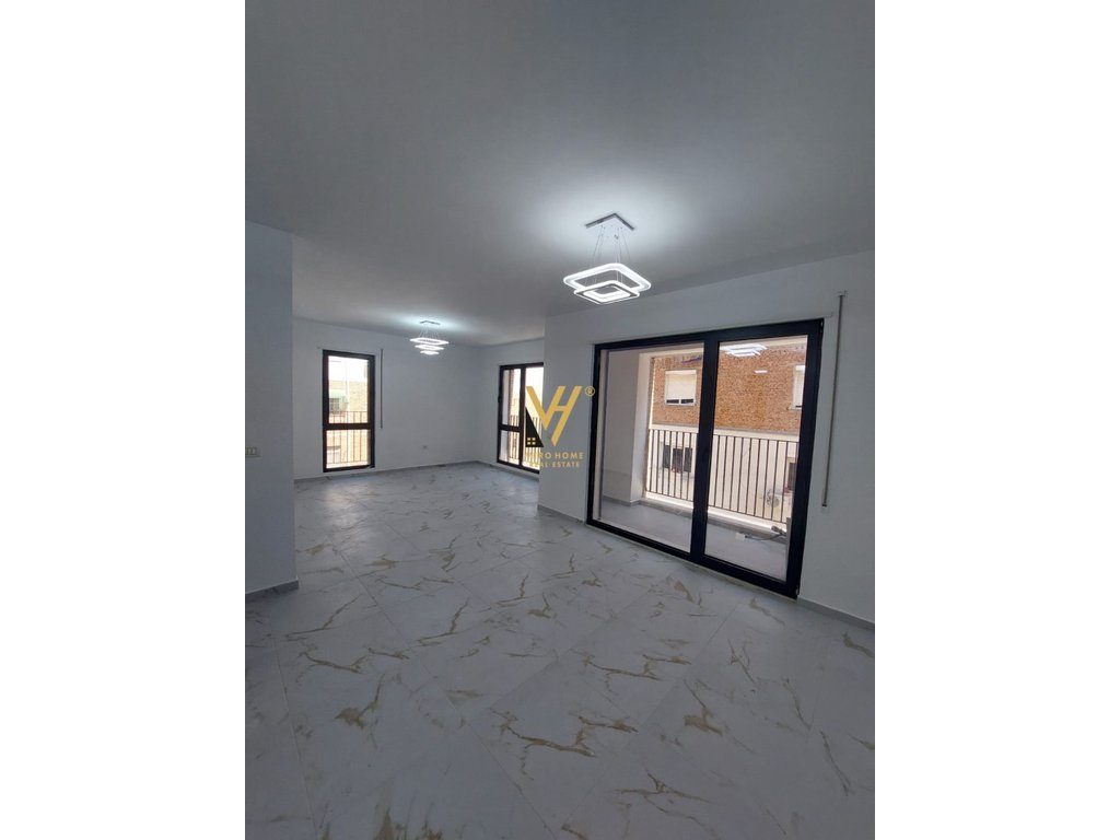 JEPET APARTAMENT 2+1+BLK ME QERA TE TREGU ELEKTRIK 80.000 LEKE