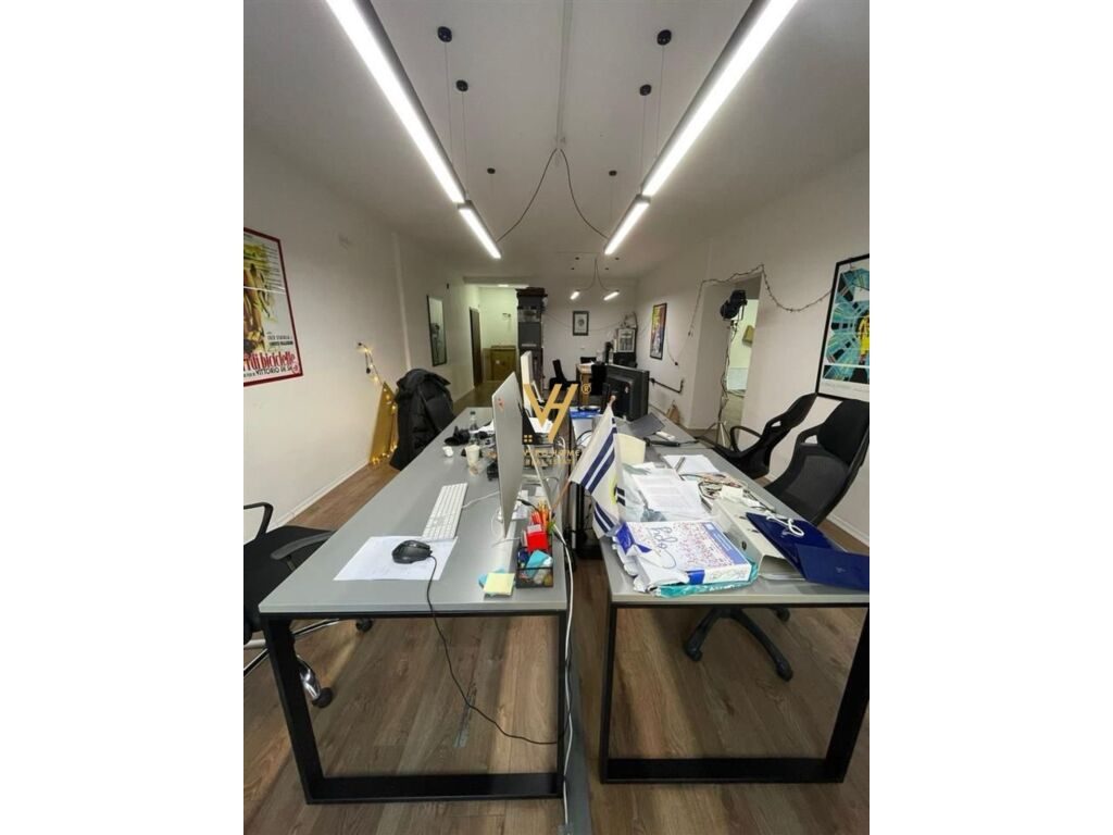 Jepet zyre me qera te Komuna e Parisit 168 m2