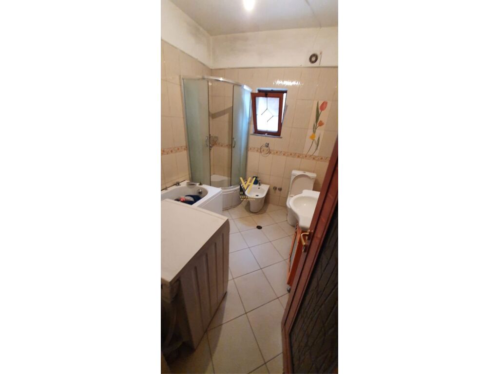 Jepet Apartament 2+1+ballkon me qera mbrapa Fakultetit te Mjeksise 70 m2 2