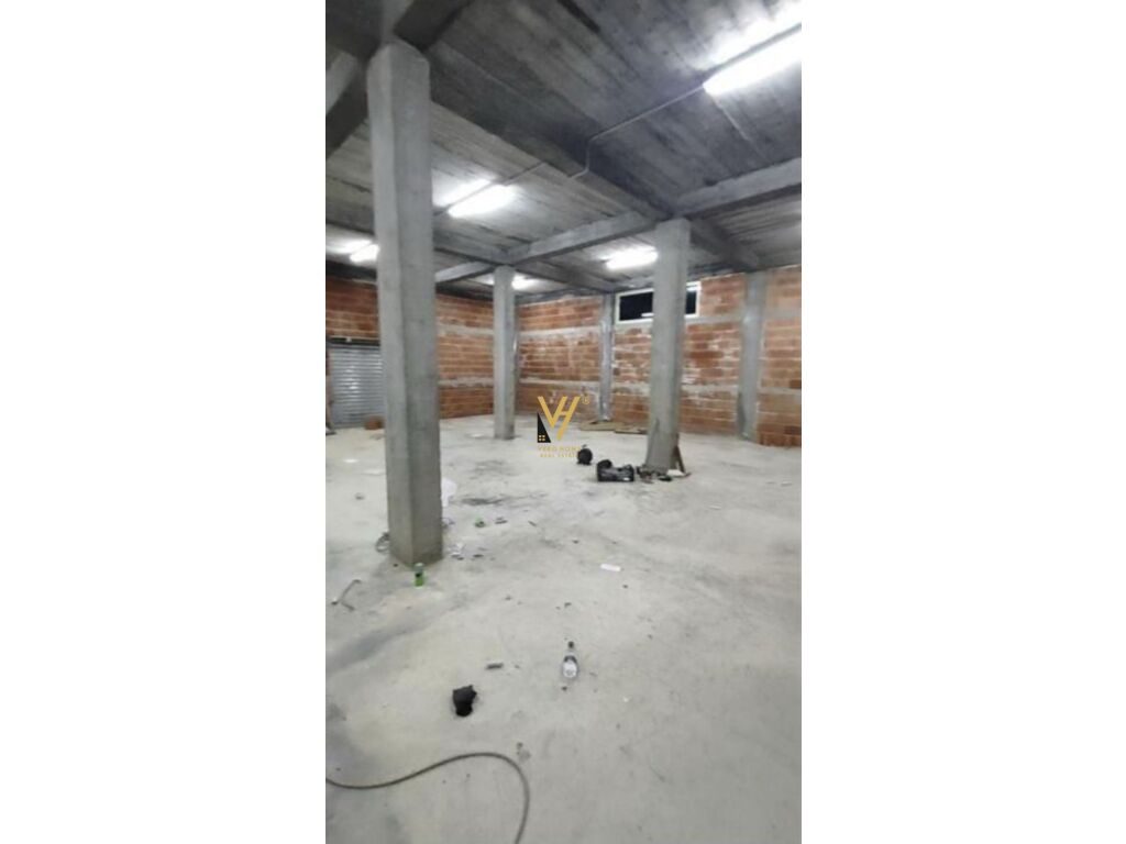JEPET MAGAZINE 200 M2 ME QERA NE SAUK 1.500 EURO