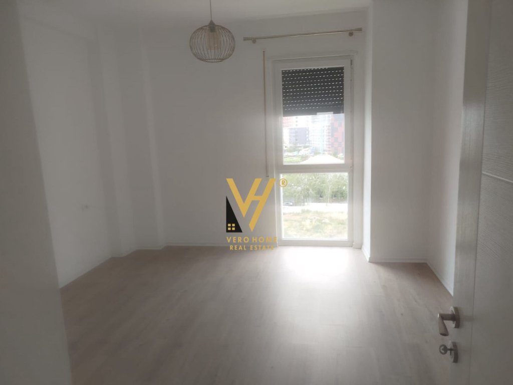 JEPET APARTAMENT 2+1+2BLK ME QERA TE BULEVARDI I RI 50.000 LEKE 3