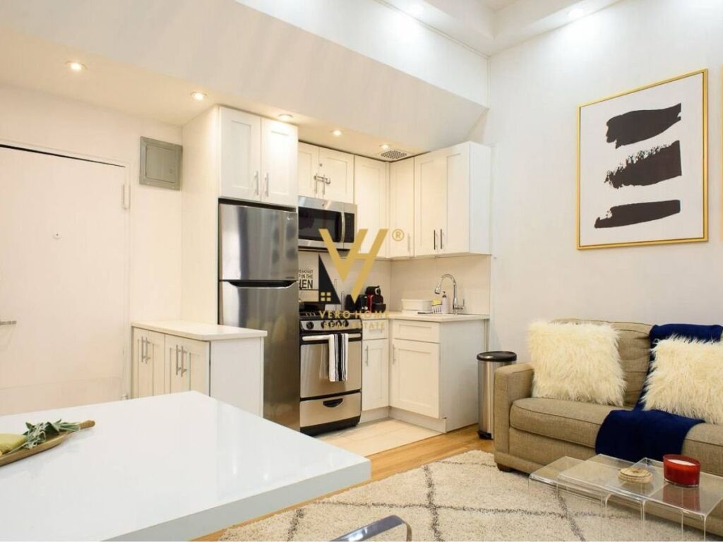 Jepet Apartament 2+1+ballkon me qera te Sheshi Skenderbej 75 m2