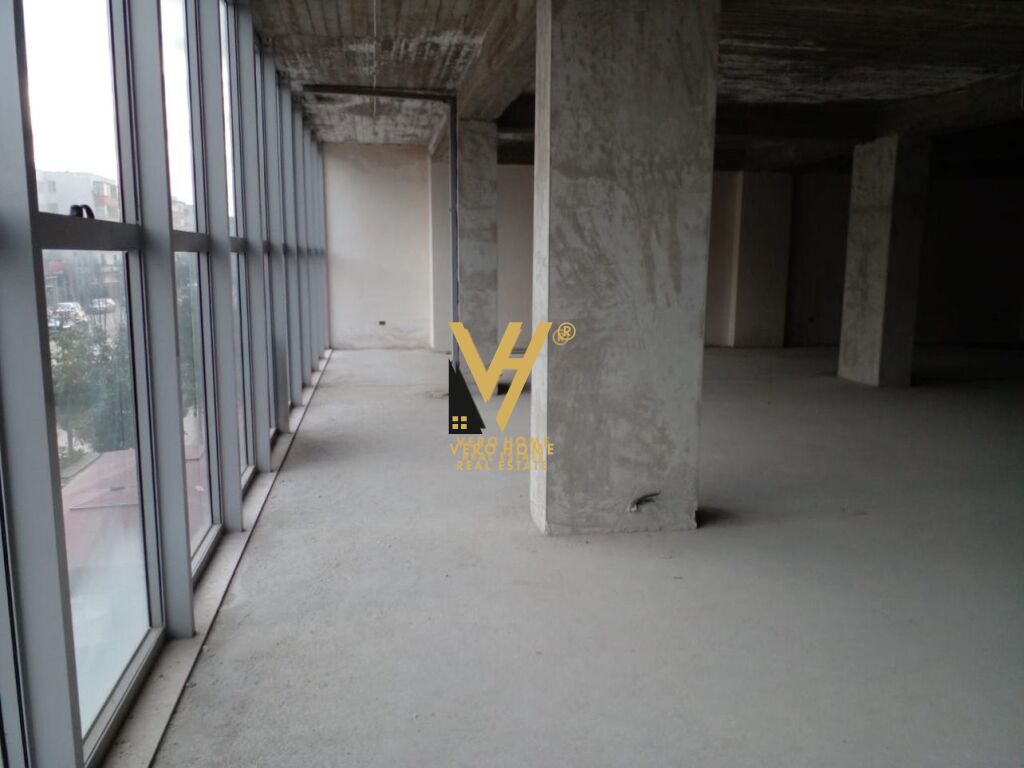 SHITET DYQAN 410 M2 NE FIER 600.000 EURO