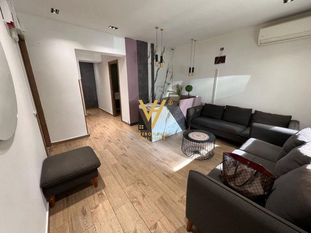 JEPET ZYRE 100M2 ME QERA TE RR.MARGARITA TUTULANI 1.000 EURO