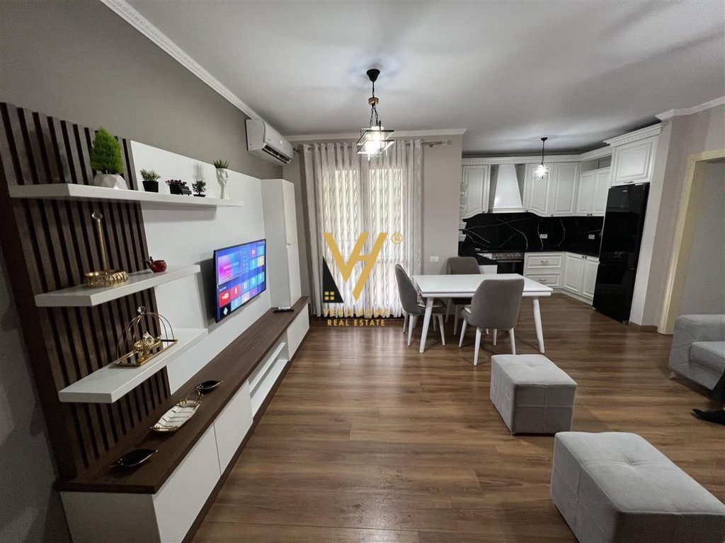 SHITET APARTAMENT 2+1+2+BLK TE KOPSHTI BOTANIK 280.000 EURO