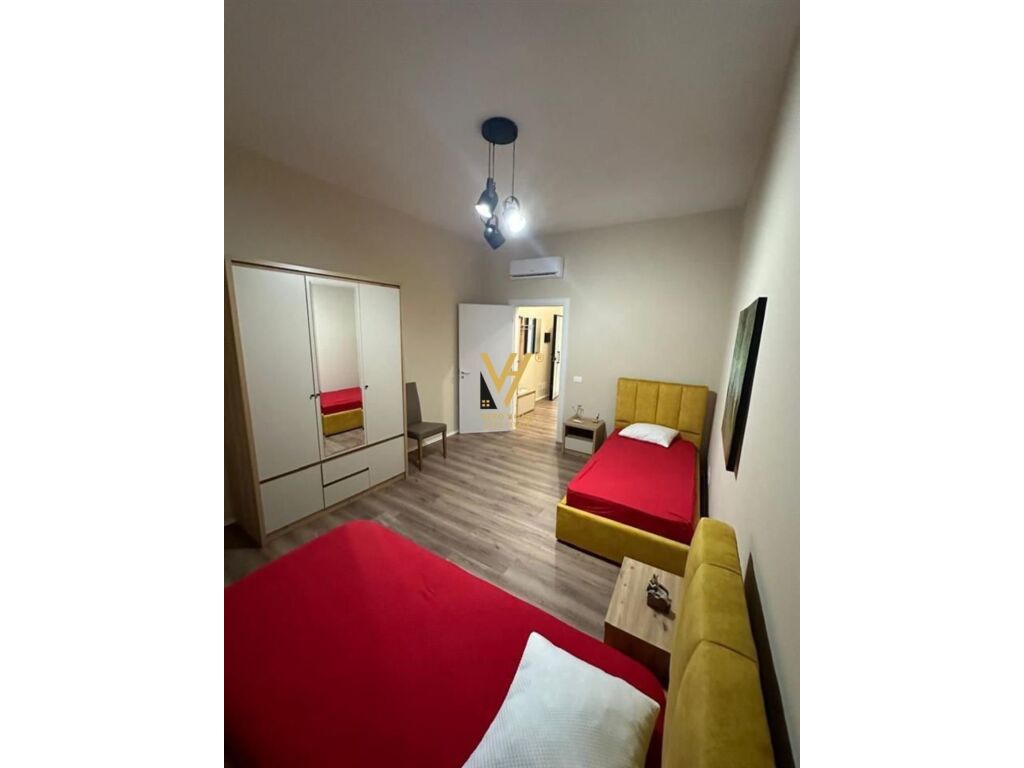 Jepet Apartament 2+1+ballkon me qera te Pazari i Ri 110 m2 4