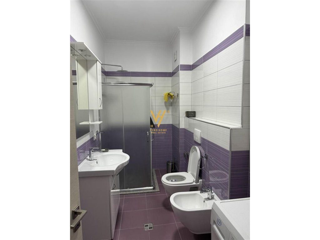 JEPET APARTAMENT 1+1+BLK ME QERA TE PAZARI I RI 650 EURO 4