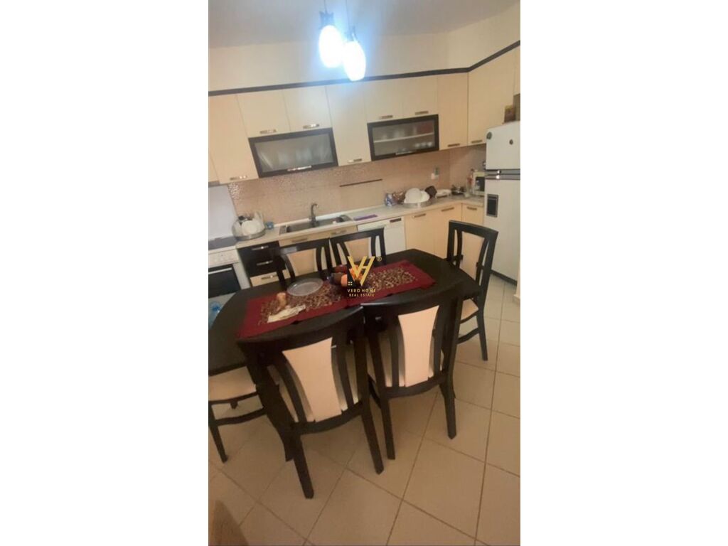 Jepet Apartament 2+1+ballkon me qera te Unaza e Re 98m2