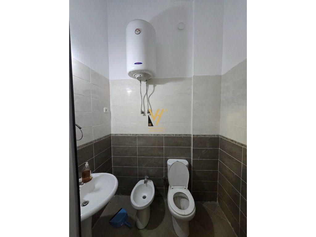 JEPET DYQAN 50 M2 ME QERA TE KODRA E DIELLIT 35.000 LEKE 3