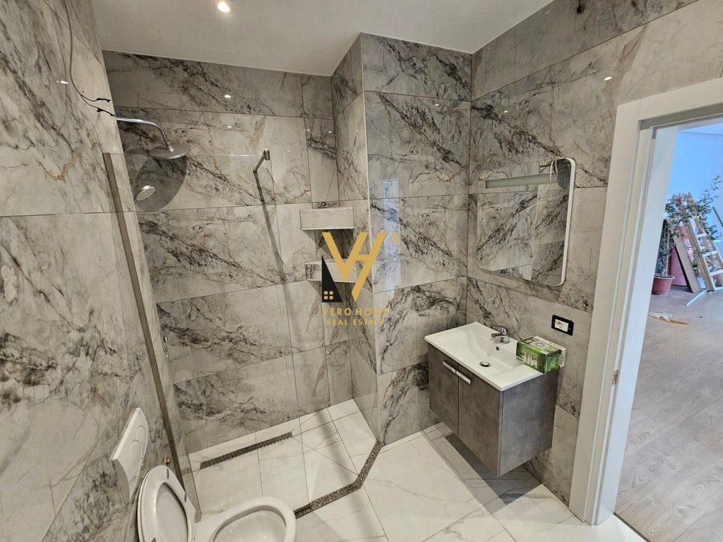 SHITET APARTAMENT 2+1+BLK TEK ZOGU I ZI 225.000 EURO 3