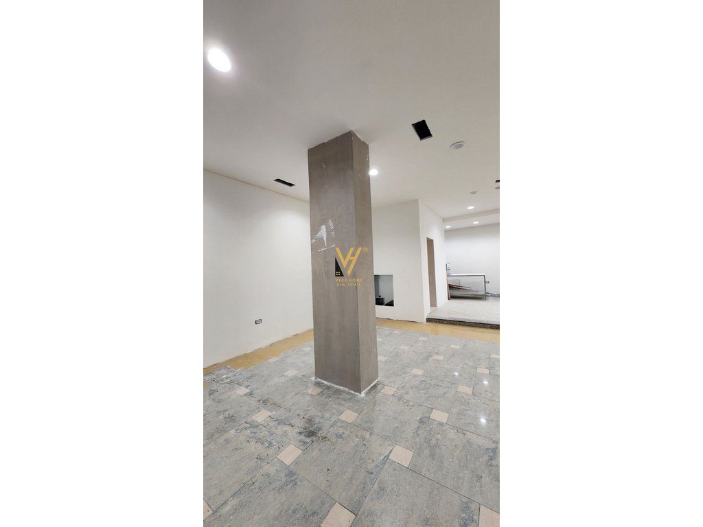 JEPET AMBIENT BIZNESI 150 M2 ME QERA TE RRUGA E KAVAJES 1.500 EURO 4