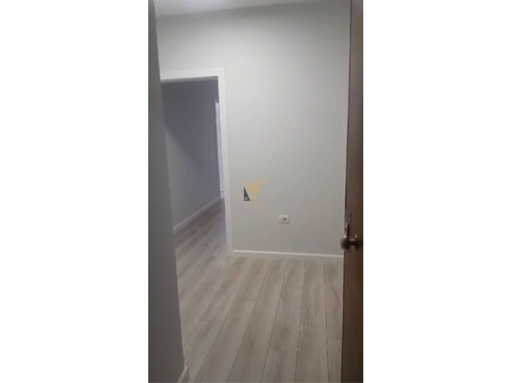 Jepet zyre me qera te Zogu i Zi 90 m2 1